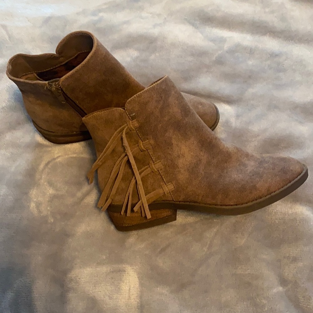 Size 3 girls Gianni Bini Booties